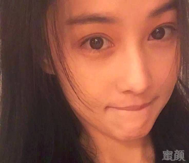 当红女星真实素颜曝光,30 的她们怎么做到皮肤光滑没细纹的?