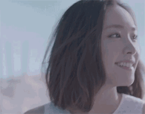 完美侧脸应该具备以下几点:     饱满的额头     高挺的鼻梁