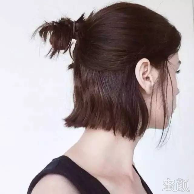 半丸子头同样是多毛星人专属,     道理很简单,     本来头发就少