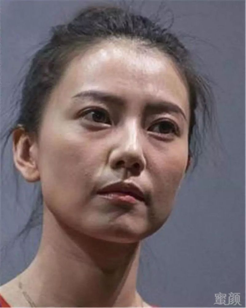 无ps的素颜女星,赵薇鱼尾纹明显,刘嘉玲老10岁,而她依旧美丽